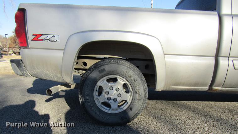 image for item DC3573 2004 Chevrolet Silverado 1500 Z71 Ext. Cab pickup truck