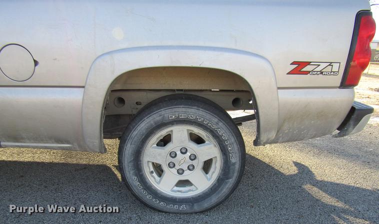 image for item DC3573 2004 Chevrolet Silverado 1500 Z71 Ext. Cab pickup truck