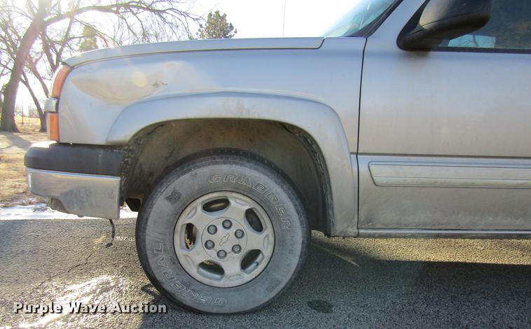 image for item DC3573 2004 Chevrolet Silverado 1500 Z71 Ext. Cab pickup truck