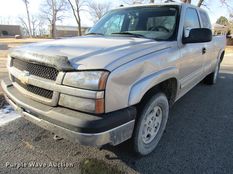 image for item DC3573 2004 Chevrolet Silverado 1500 Z71 Ext. Cab pickup truck