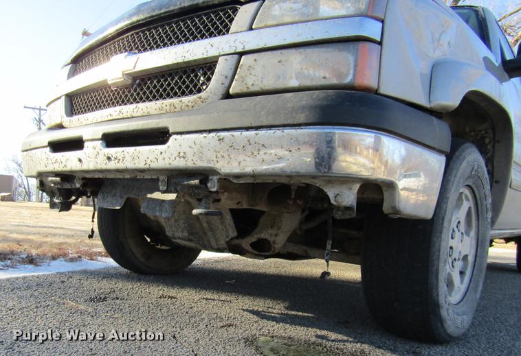 image for item DC3573 2004 Chevrolet Silverado 1500 Z71 Ext. Cab pickup truck