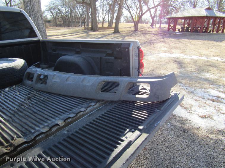 image for item DC3573 2004 Chevrolet Silverado 1500 Z71 Ext. Cab pickup truck