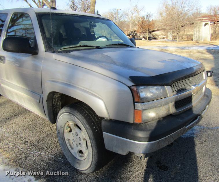 image for item DC3573 2004 Chevrolet Silverado 1500 Z71 Ext. Cab pickup truck