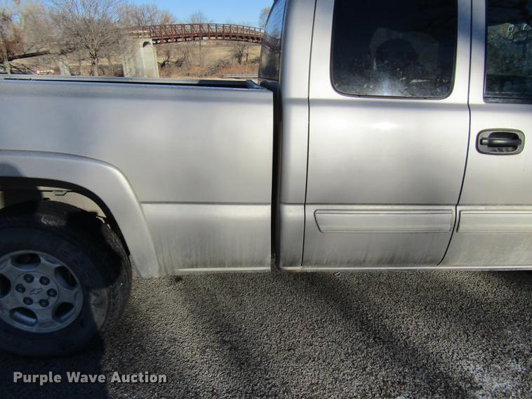 image for item DC3573 2004 Chevrolet Silverado 1500 Z71 Ext. Cab pickup truck