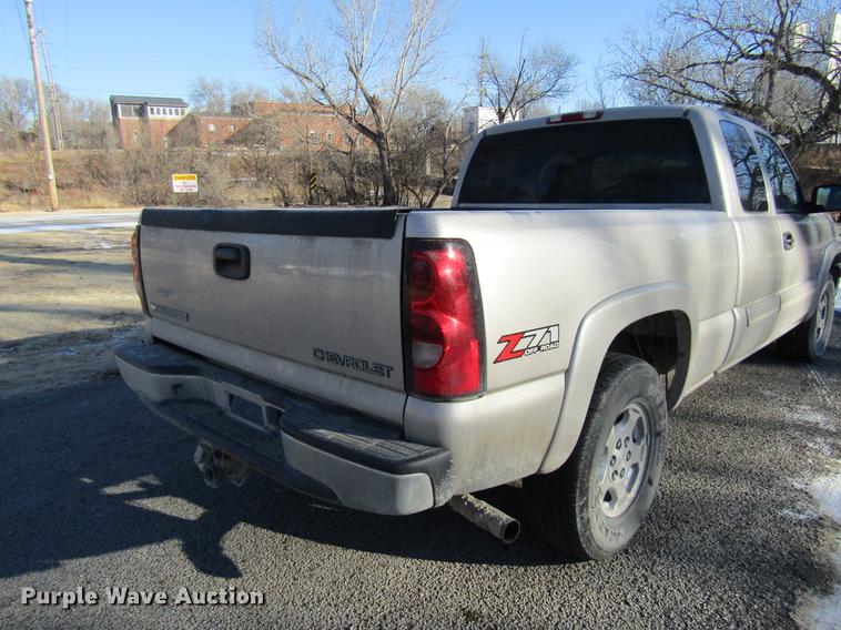 image for item DC3573 2004 Chevrolet Silverado 1500 Z71 Ext. Cab pickup truck