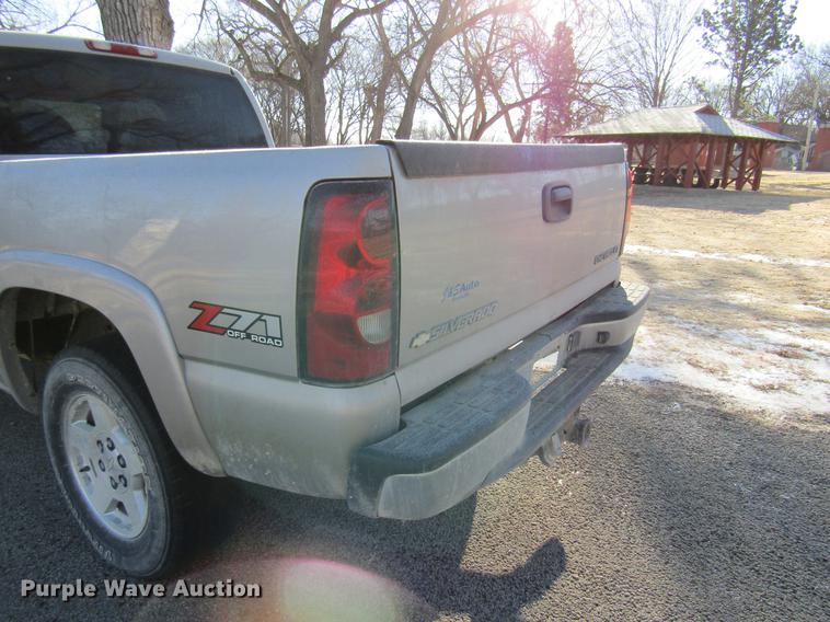 image for item DC3573 2004 Chevrolet Silverado 1500 Z71 Ext. Cab pickup truck