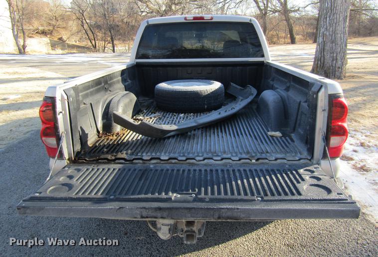 image for item DC3573 2004 Chevrolet Silverado 1500 Z71 Ext. Cab pickup truck