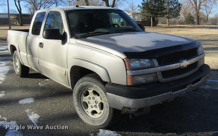 image for item DC3573 2004 Chevrolet Silverado 1500 Z71 Ext. Cab pickup truck