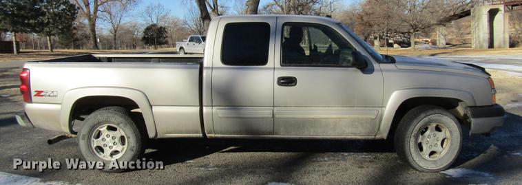 image for item DC3573 2004 Chevrolet Silverado 1500 Z71 Ext. Cab pickup truck
