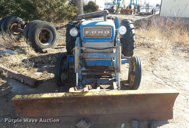 image for item DC5693 Ford 3000 tractor