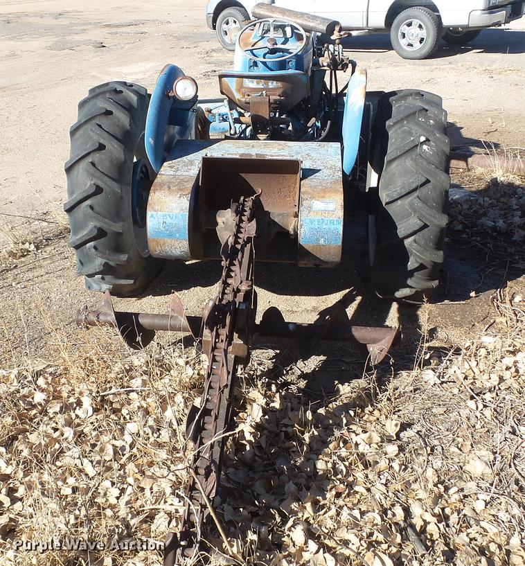 image for item DC5693 Ford 3000 tractor