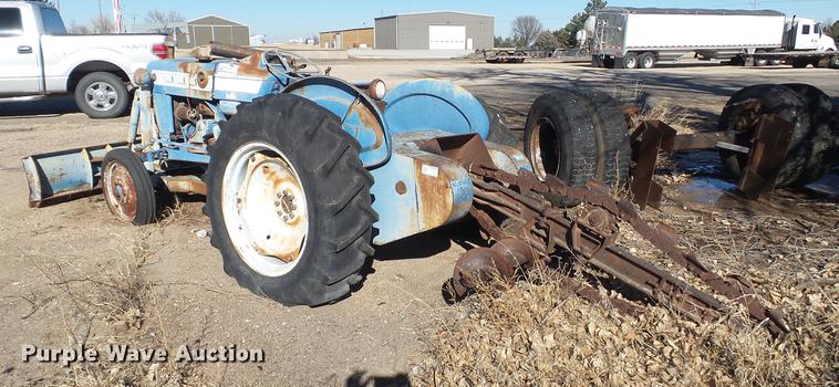 image for item DC5693 Ford 3000 tractor