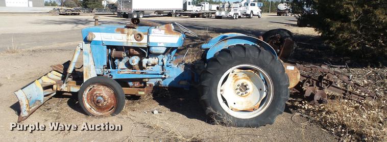 image for item DC5693 Ford 3000 tractor