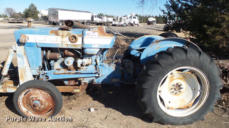 image for item DC5693 Ford 3000 tractor