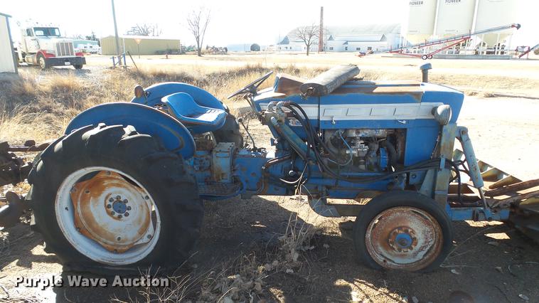 image for item DC5693 Ford 3000 tractor