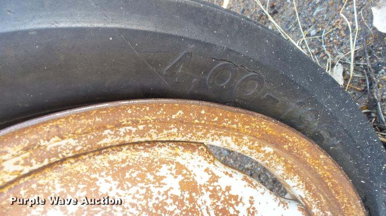 image for item DC5693 Ford 3000 tractor