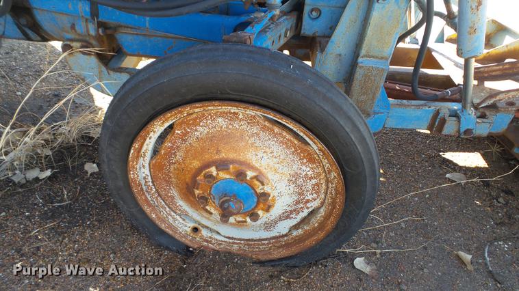 image for item DC5693 Ford 3000 tractor