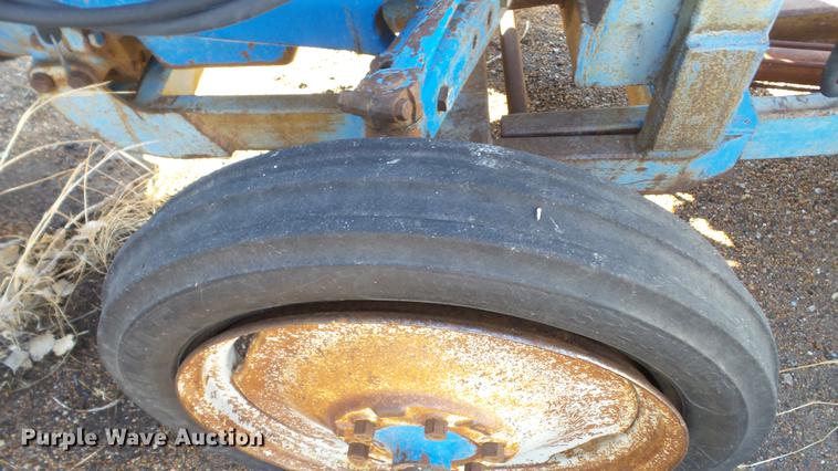 image for item DC5693 Ford 3000 tractor
