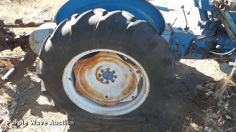 image for item DC5693 Ford 3000 tractor