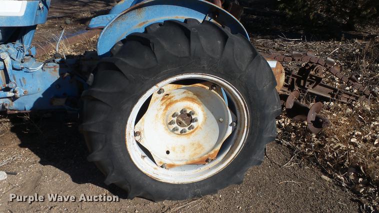 image for item DC5693 Ford 3000 tractor