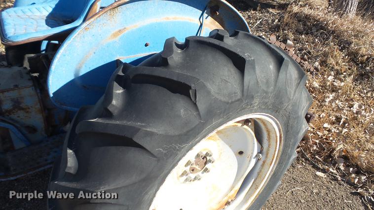 image for item DC5693 Ford 3000 tractor