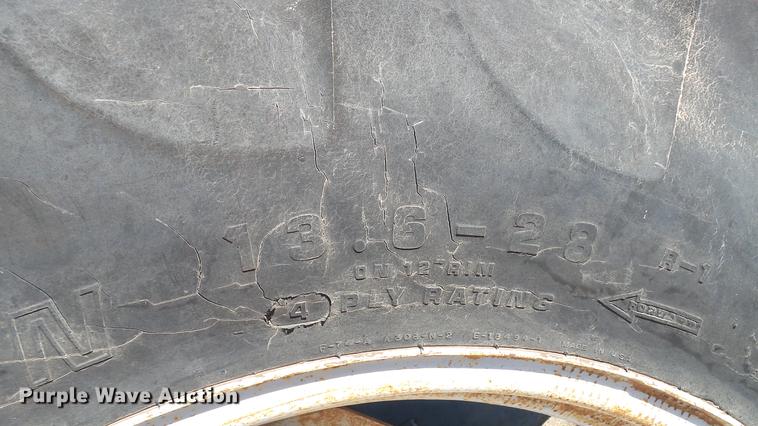 image for item DC5693 Ford 3000 tractor