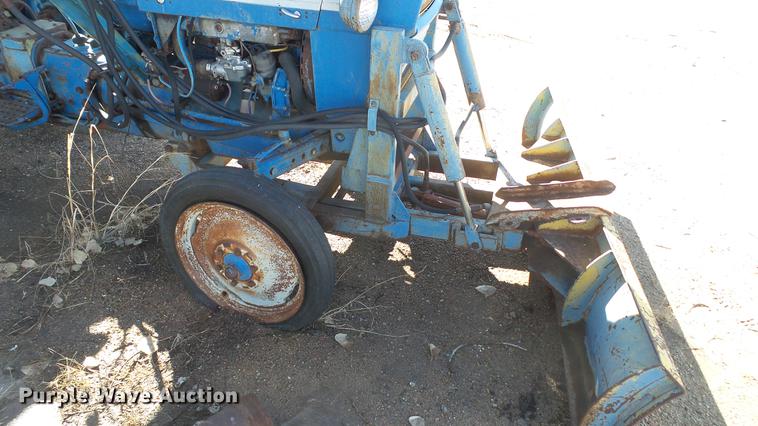 image for item DC5693 Ford 3000 tractor