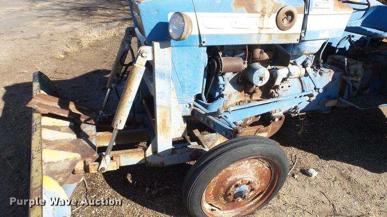 image for item DC5693 Ford 3000 tractor