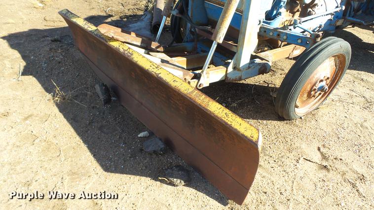 image for item DC5693 Ford 3000 tractor