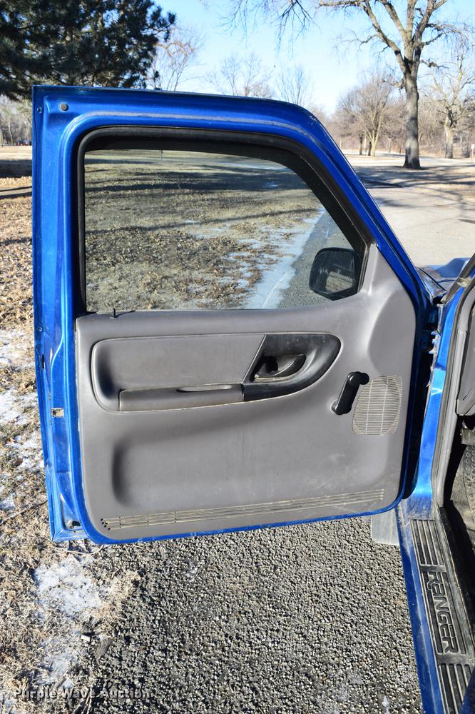 image for item DC7745 2001 Ford Ranger SuperCab pickup truck