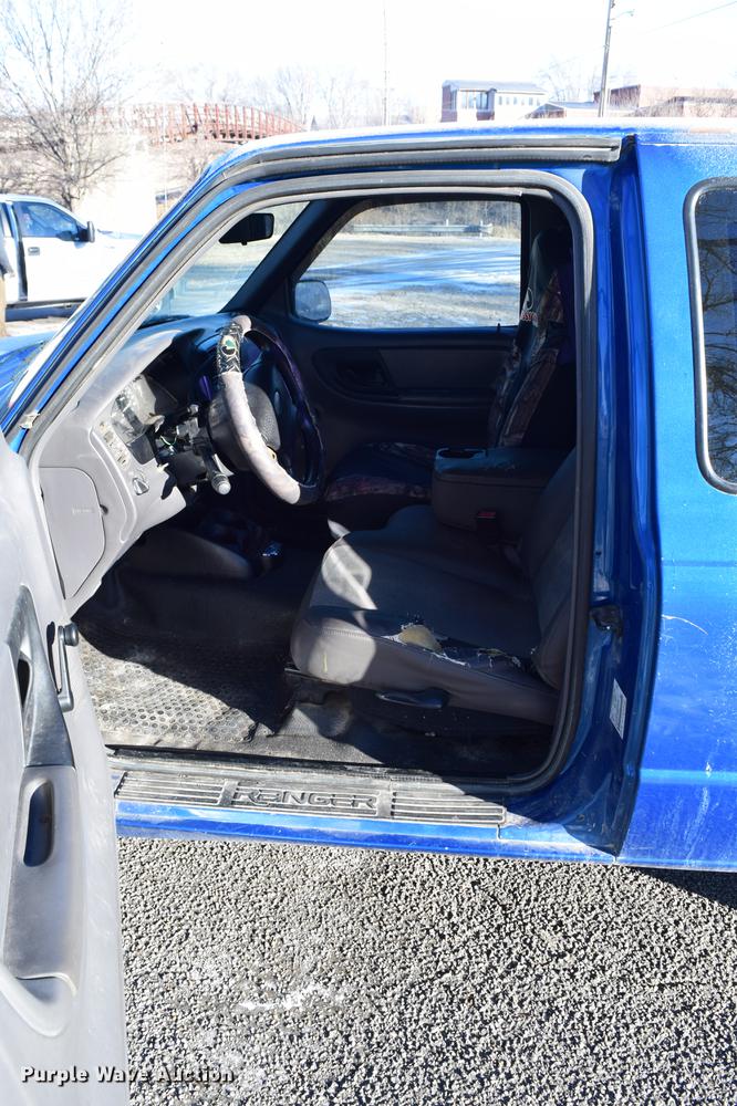 image for item DC7745 2001 Ford Ranger SuperCab pickup truck