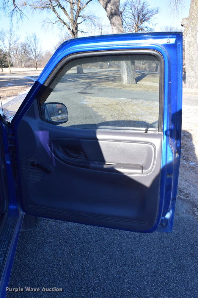 image for item DC7745 2001 Ford Ranger SuperCab pickup truck