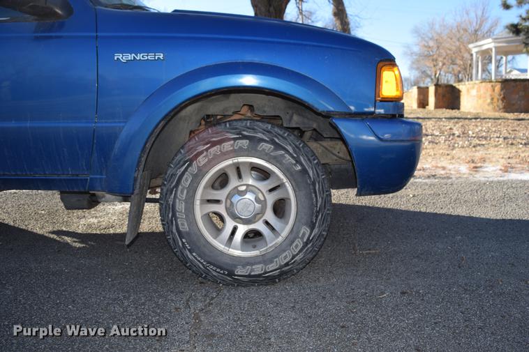 image for item DC7745 2001 Ford Ranger SuperCab pickup truck