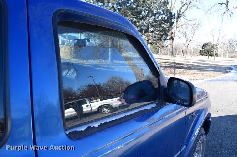 image for item DC7745 2001 Ford Ranger SuperCab pickup truck