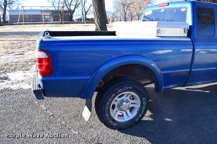 image for item DC7745 2001 Ford Ranger SuperCab pickup truck