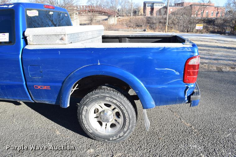 image for item DC7745 2001 Ford Ranger SuperCab pickup truck