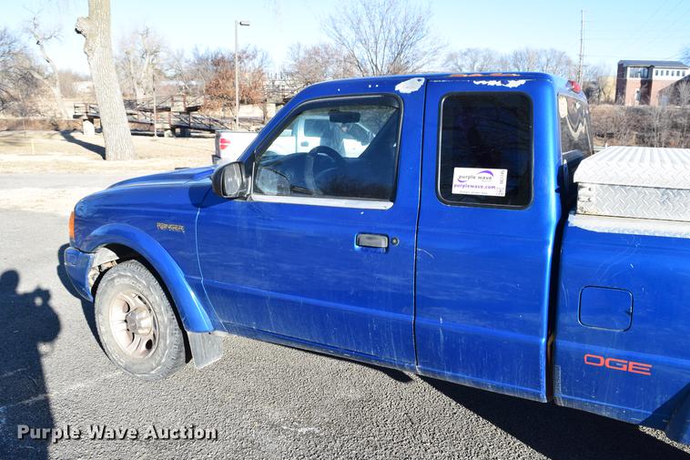 image for item DC7745 2001 Ford Ranger SuperCab pickup truck