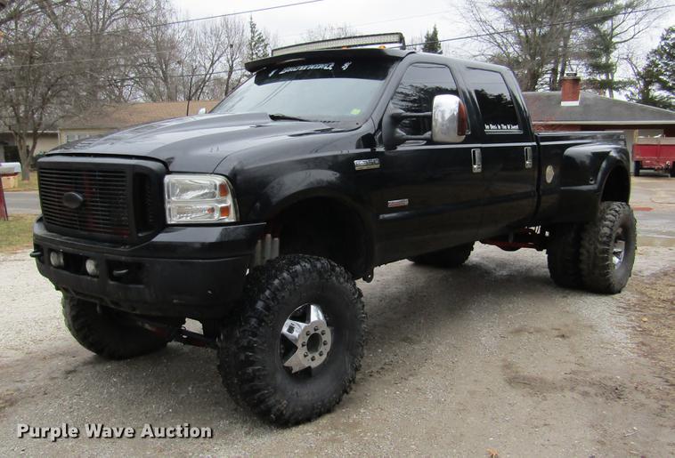 image for item DD2749 2001 Ford F350 Super Duty Lariat Crew Cab pickup truck