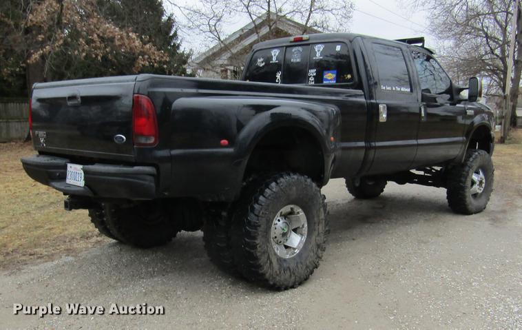 image for item DD2749 2001 Ford F350 Super Duty Lariat Crew Cab pickup truck