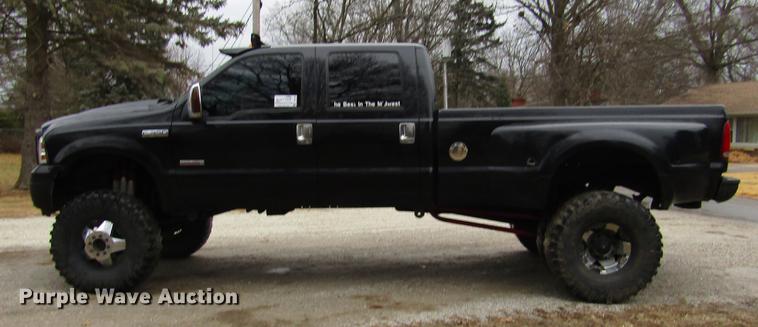 image for item DD2749 2001 Ford F350 Super Duty Lariat Crew Cab pickup truck