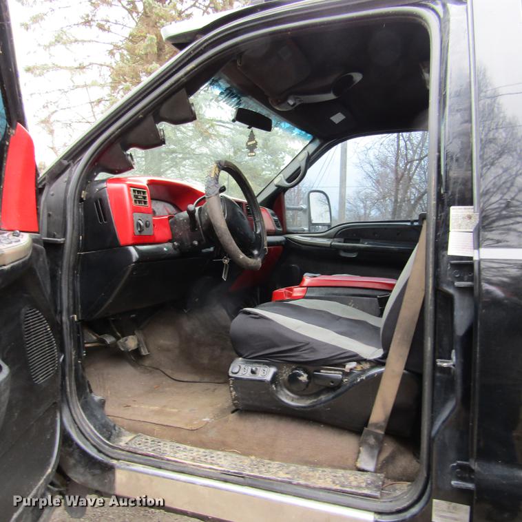 image for item DD2749 2001 Ford F350 Super Duty Lariat Crew Cab pickup truck