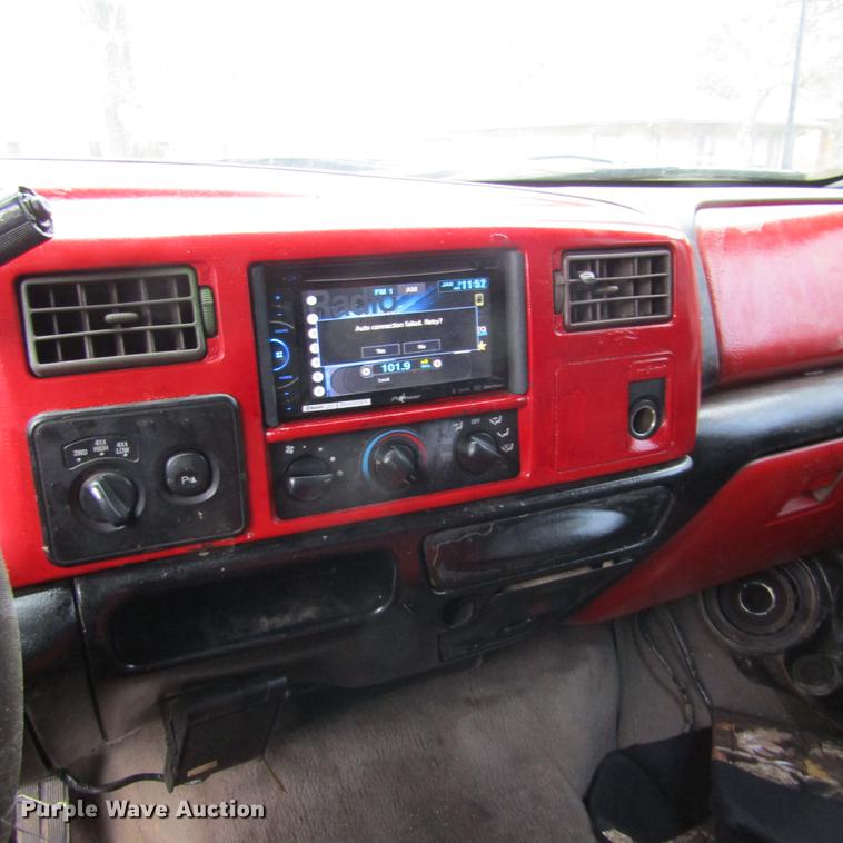 image for item DD2749 2001 Ford F350 Super Duty Lariat Crew Cab pickup truck