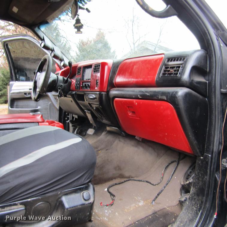 image for item DD2749 2001 Ford F350 Super Duty Lariat Crew Cab pickup truck