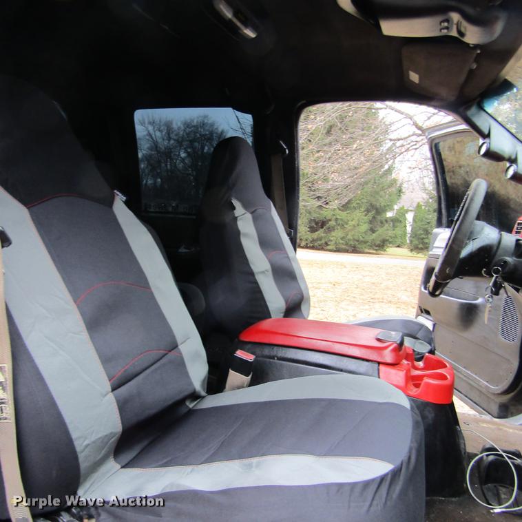 image for item DD2749 2001 Ford F350 Super Duty Lariat Crew Cab pickup truck