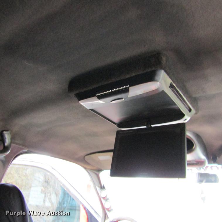 image for item DD2749 2001 Ford F350 Super Duty Lariat Crew Cab pickup truck