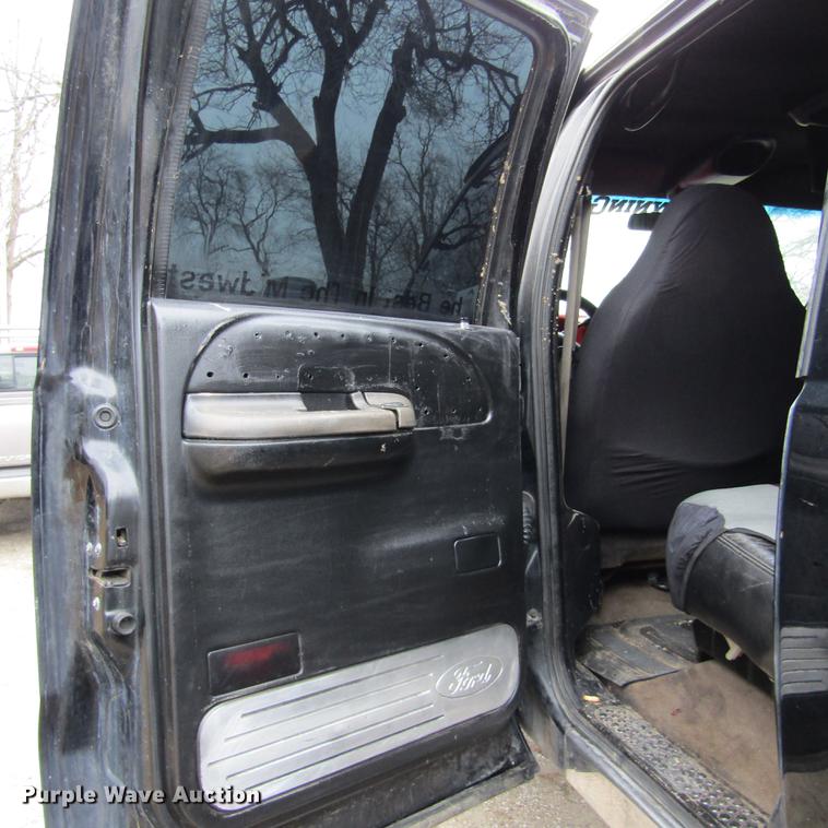 image for item DD2749 2001 Ford F350 Super Duty Lariat Crew Cab pickup truck