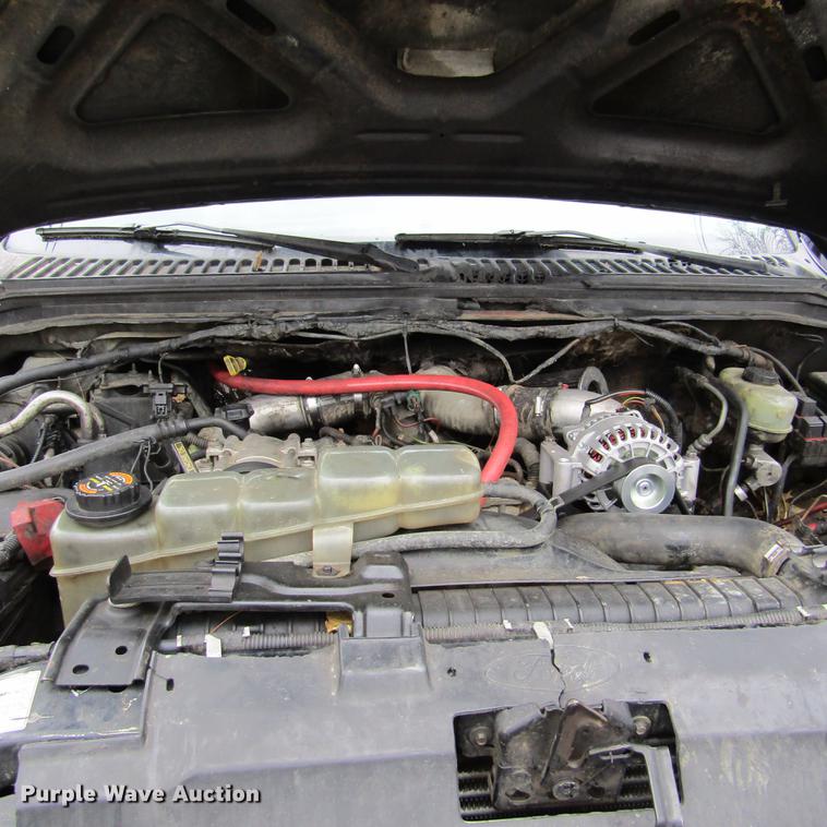 image for item DD2749 2001 Ford F350 Super Duty Lariat Crew Cab pickup truck