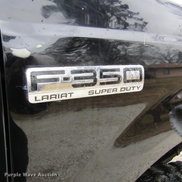 image for item DD2749 2001 Ford F350 Super Duty Lariat Crew Cab pickup truck