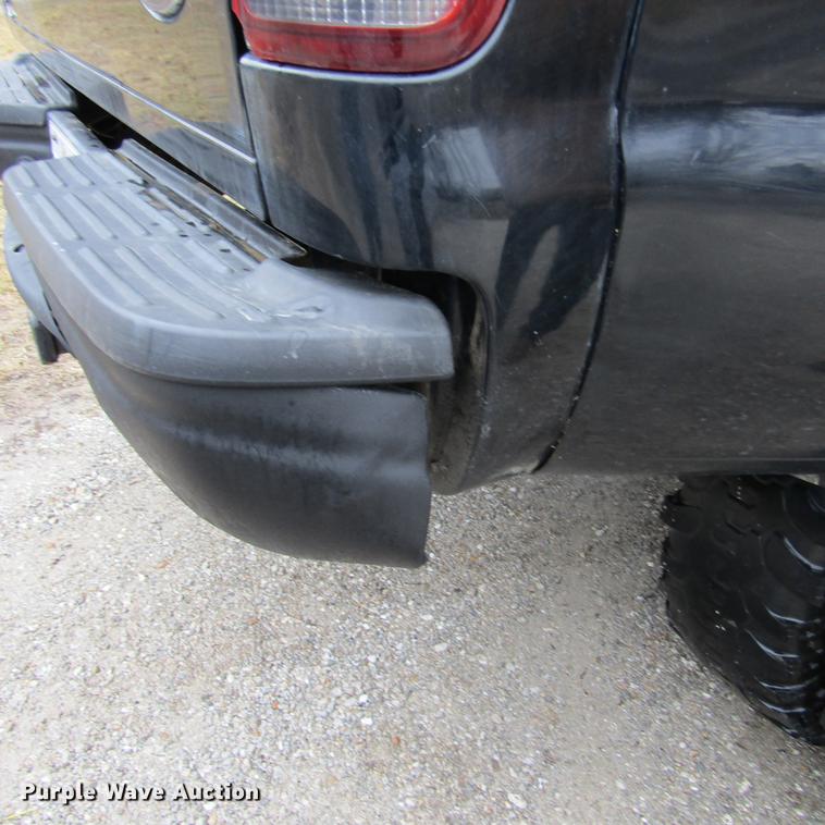 image for item DD2749 2001 Ford F350 Super Duty Lariat Crew Cab pickup truck