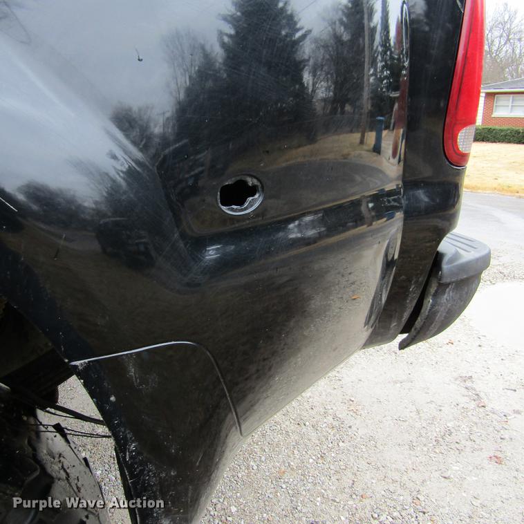 image for item DD2749 2001 Ford F350 Super Duty Lariat Crew Cab pickup truck